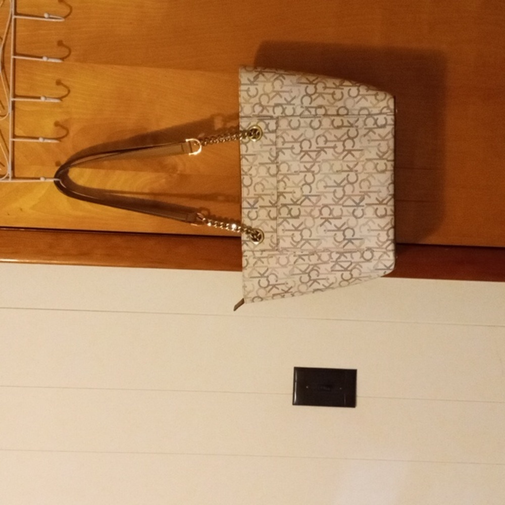 Handbag - Picture 2 of 4